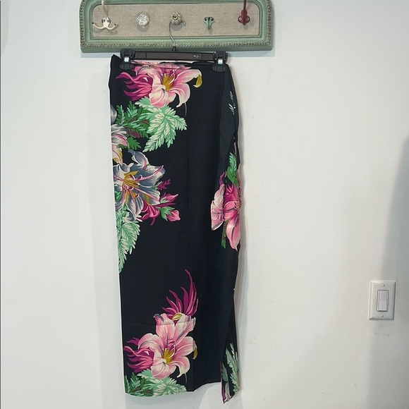 Walter Baker Sarong Dress Cover Up Black Floral Maxi wrap Skirt one size new - Picture 2 of 6